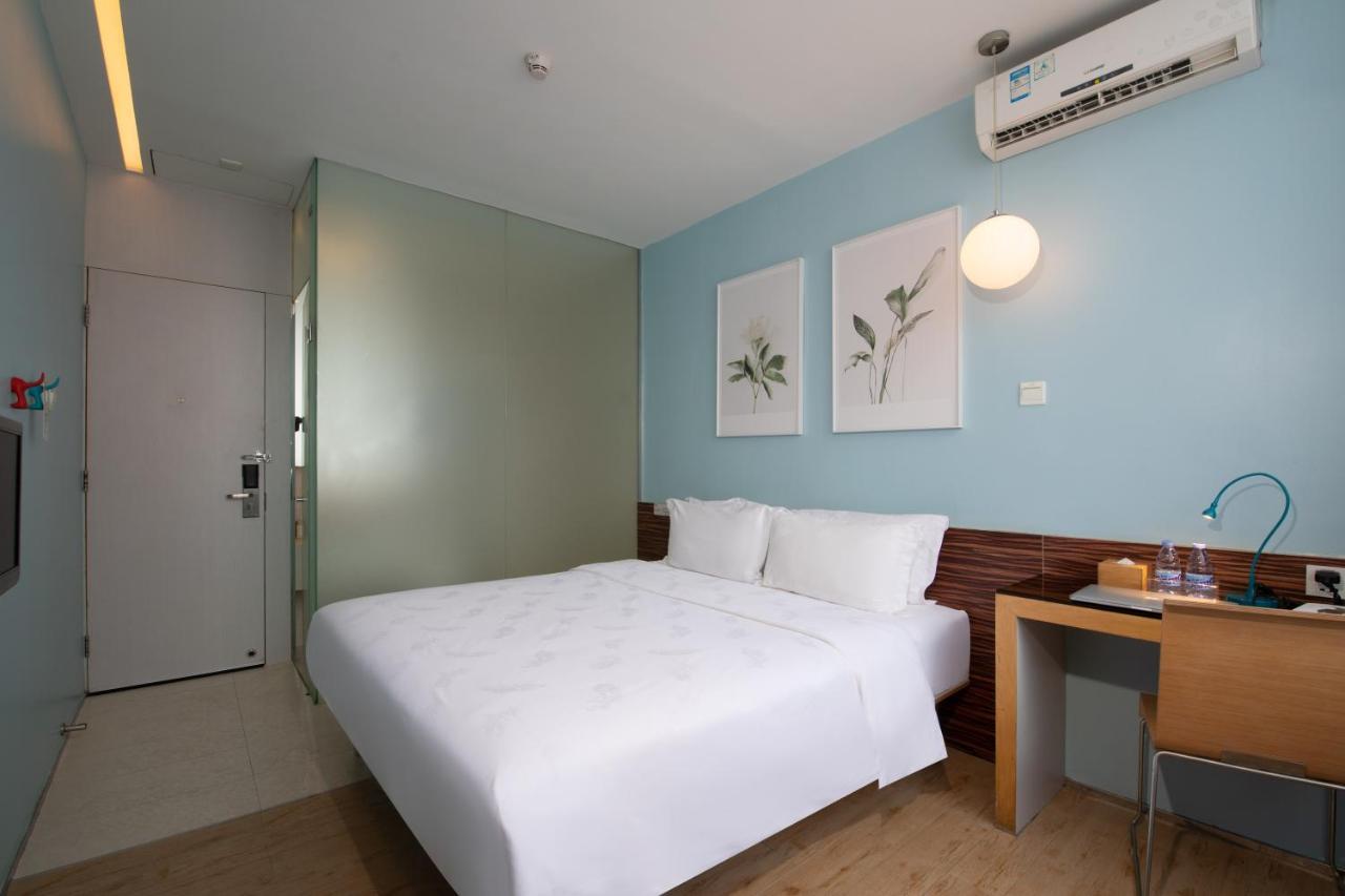 Standard Queen Room