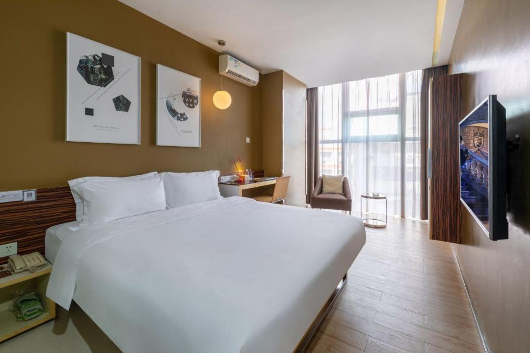 Deluxe Queen Room